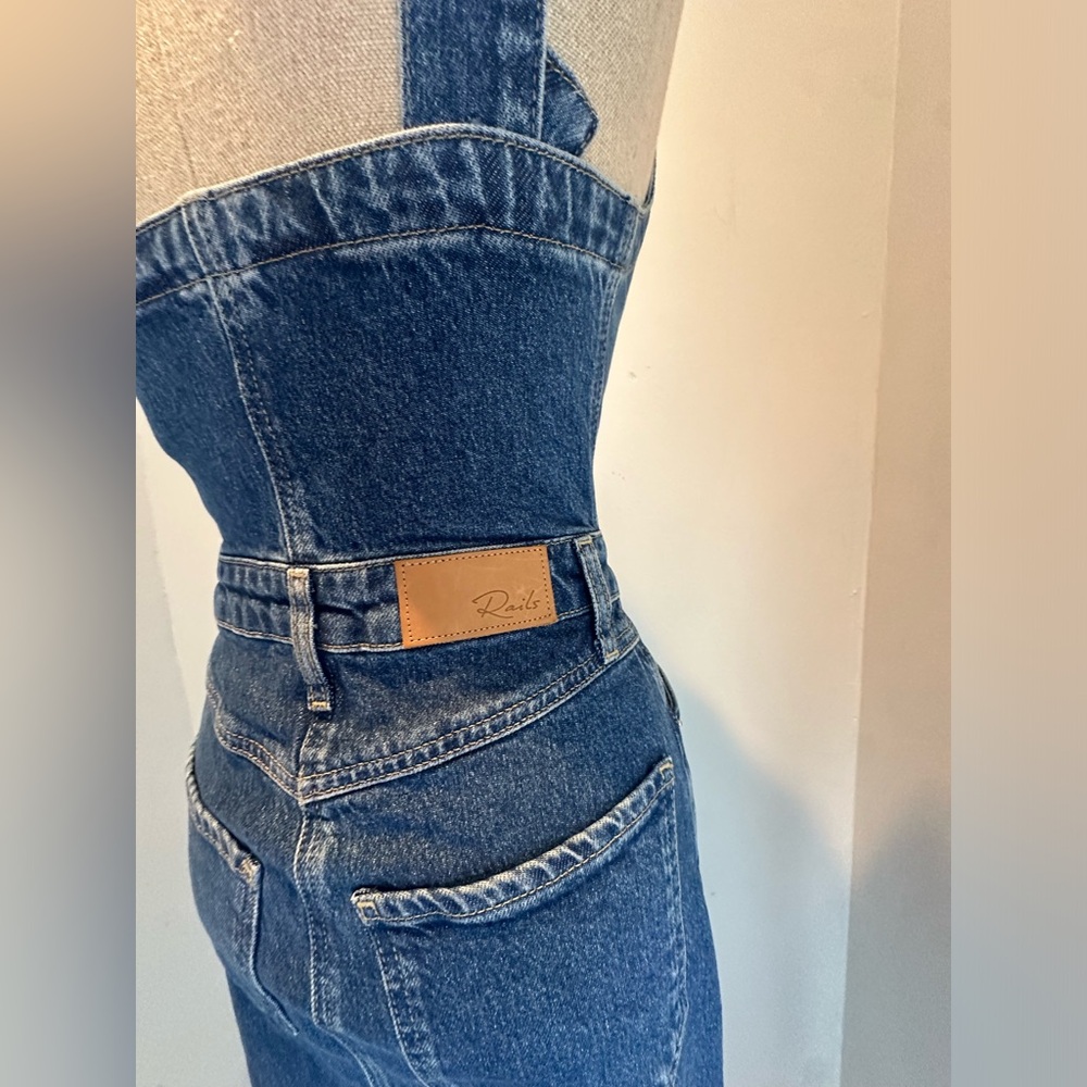 Rails Malibu Dress
Mazarine Denim Button-Down Midi Dress - Picture 6 of 13